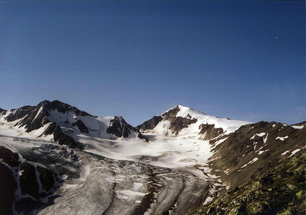 a02.jpg - Blick vom Marzellkamm, rechts der Bildmitte der Similaun