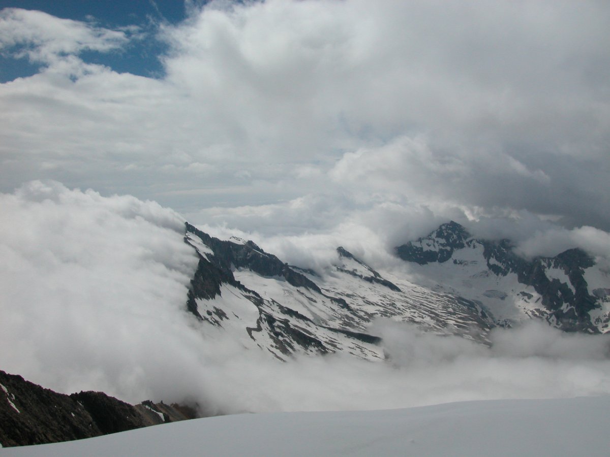 DSCN6476.JPG - Wolkenbildung am Grat