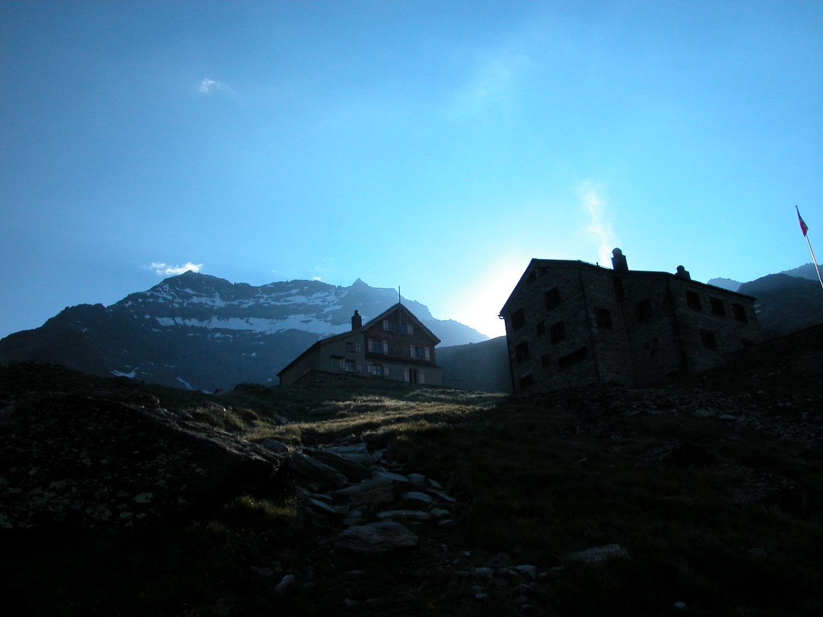 DSCN6505.JPG - Rückblick beim Abstieg ins Tal auf das Lagginhorn mit dem von uns bestiegenem Westgrat.