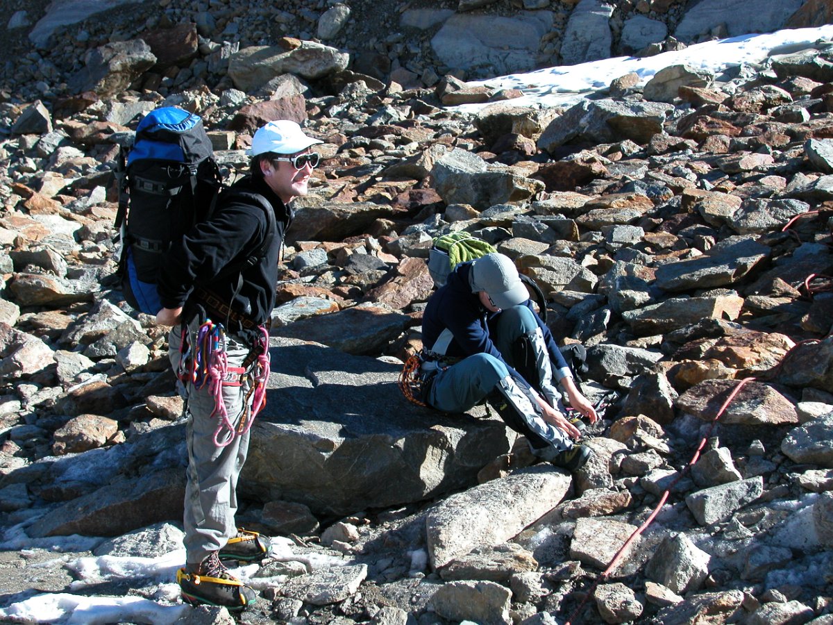 Dscn6696.jpg - Am nächsten Morgen auf dem Weg zur Müllerhütte betreten wir gleich den Gletscher.