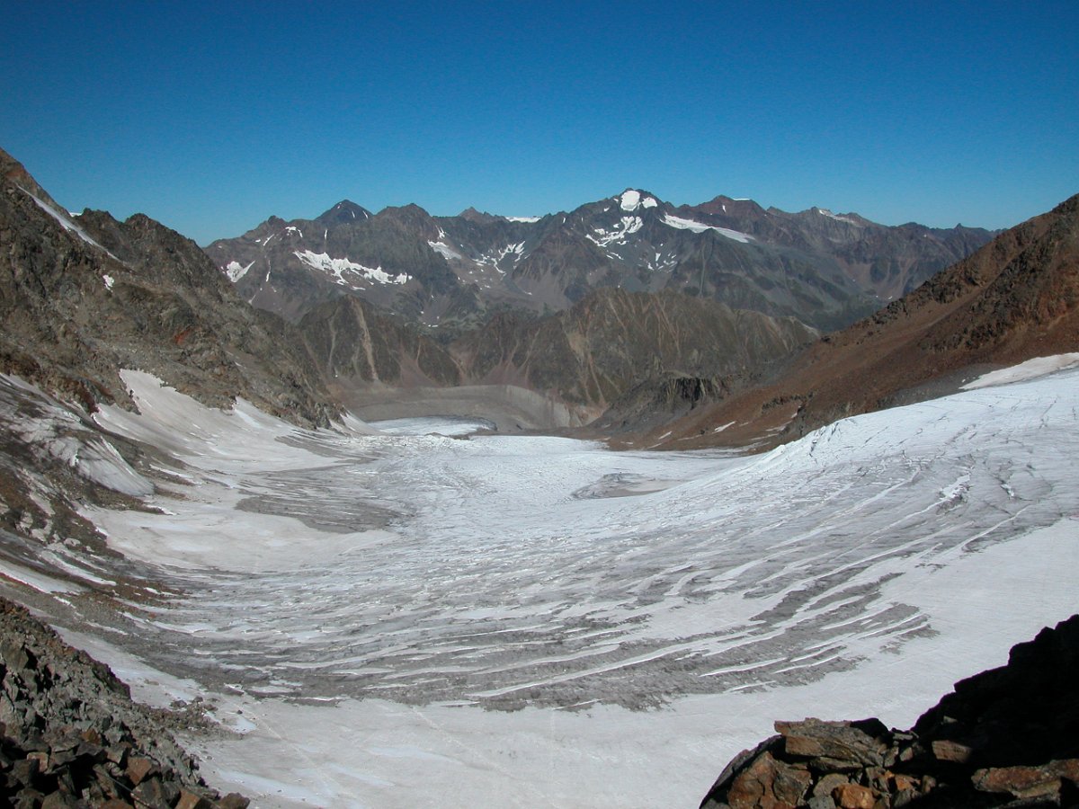 Dscn6702.jpg - Rückblick auf den Gletscher auf dem wir von der Sulzenauhütte aus kommend aufgestiegen sind.