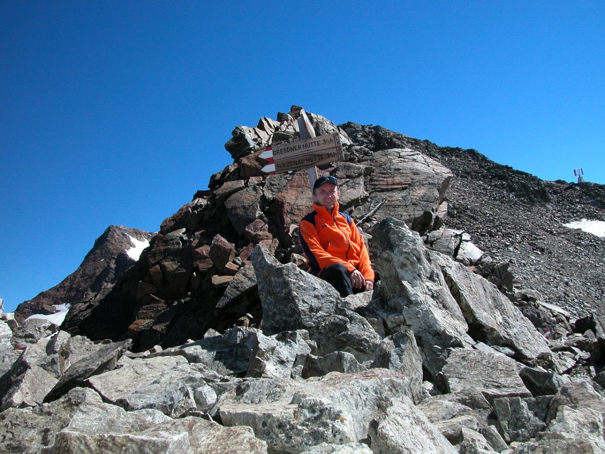 Dscn6705.jpg - Uwe wartet am Klettersteigende.