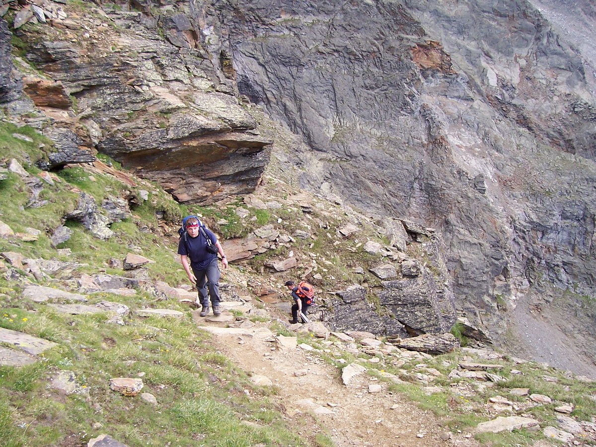 100_0789.JPG - Der weitere Aufstieg zur Domhütte.