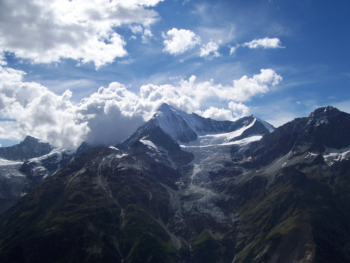 100_0790.JPG - Blick auf das Weisshorn und am rechten Grat wie ein Vorgipfel das Bishorn.