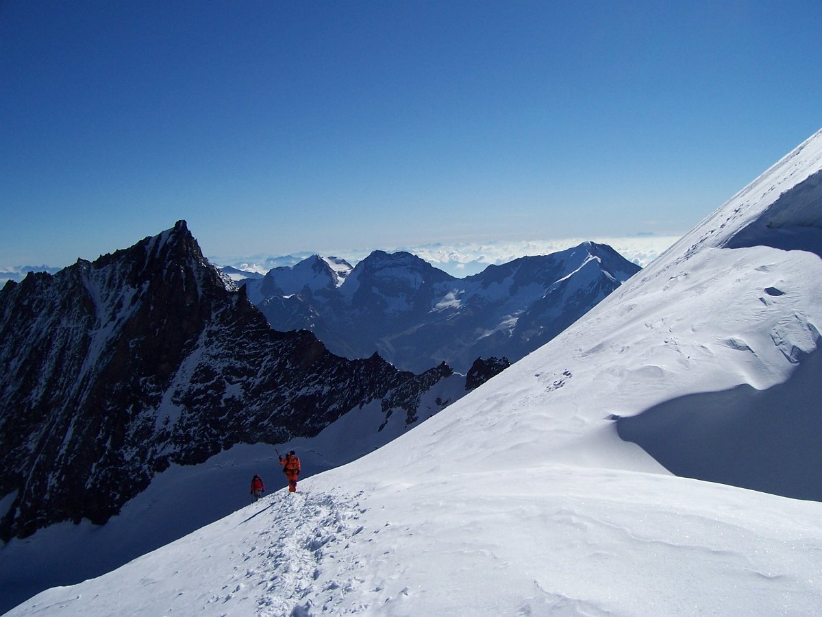 100_0802.JPG - Hinter Gunter und Bruno kommt Uwes Seilschaft.