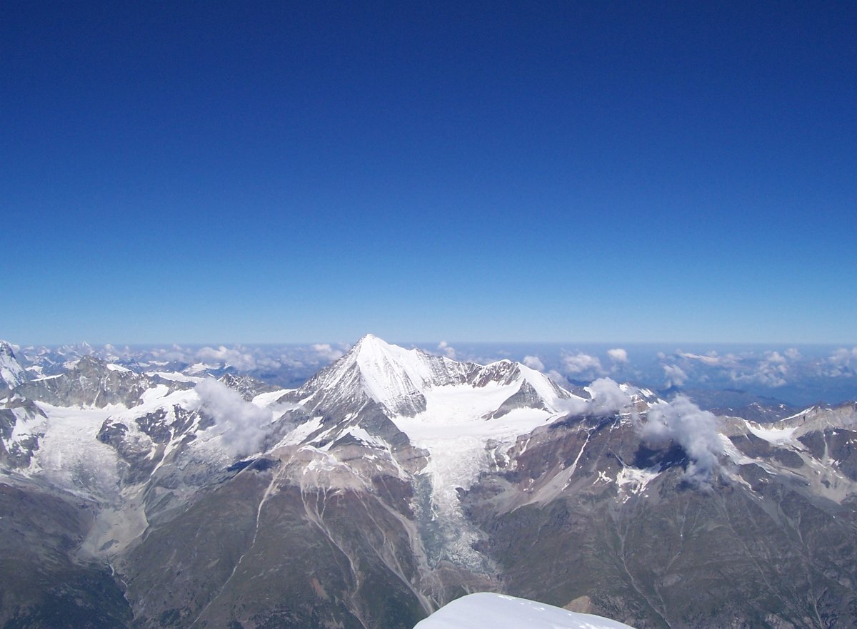 100_0805.JPG - Das Weisshorn liegt unter uns!
