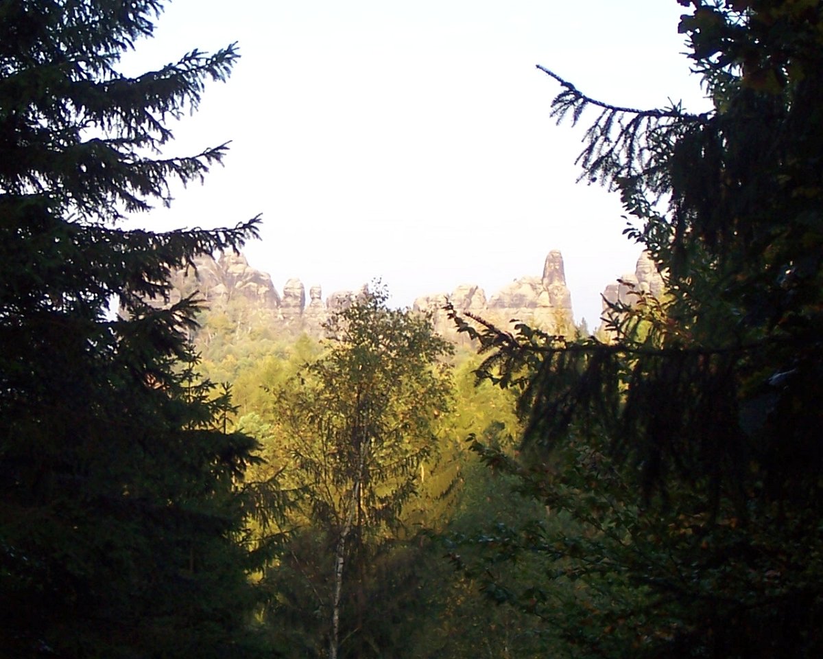 100_1739.JPG - Blick auf die Schrammsteinkette.