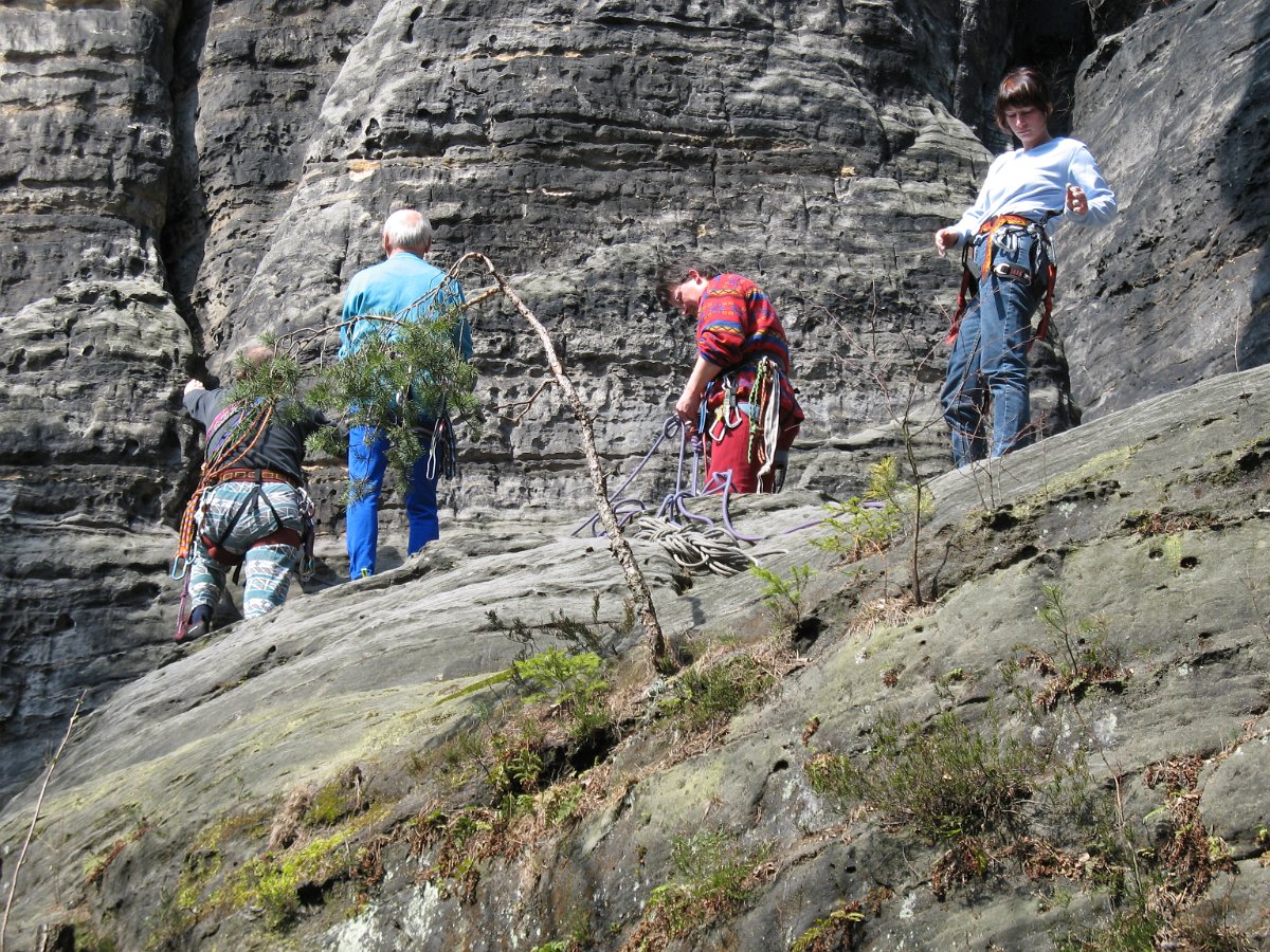 IMG_2877.JPG - Drei Nachsteiger waren sofort mit dabei.