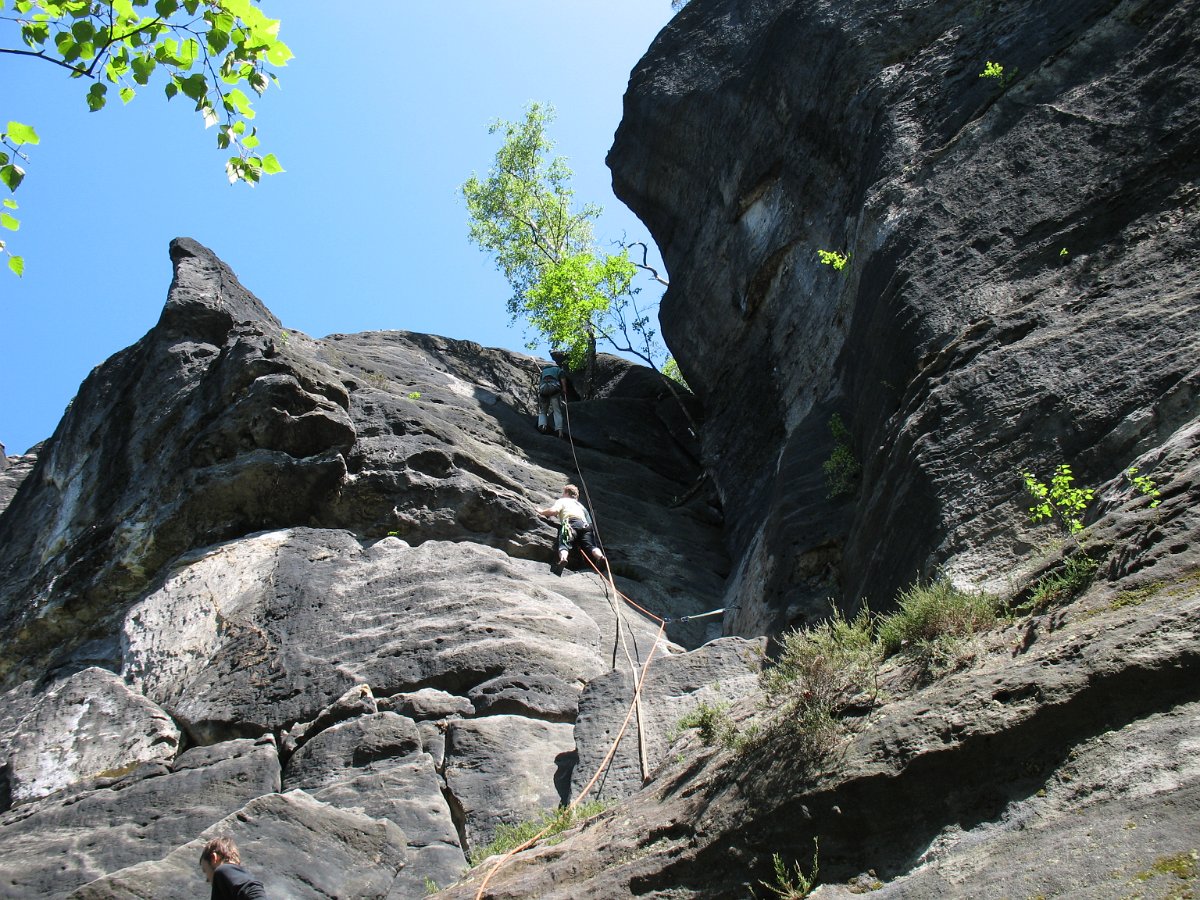 IMG_3096.JPG - Hansi klettert an  der  Lorenz- wand *Cocktailkirsche VIIa .