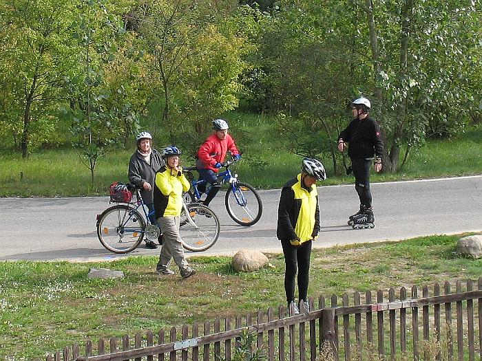 023.jpg - Die Rotjacken Inge und Reiner wandelten sich bei steigenden Temperaturen zu Gelbjacken.