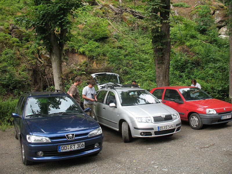 IMG_6487.jpg - Auf dem Parkplatz am Lichtenhainer Wasserfall. Hier freuten wir uns, dass wir keine Parkgebühren entrichten mussten.