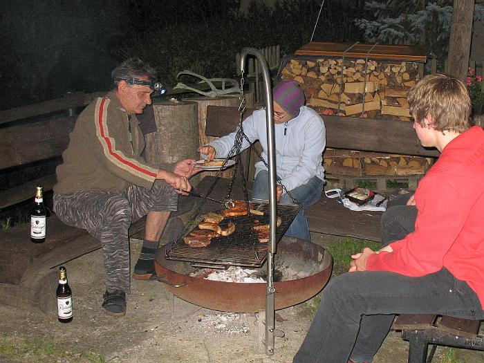 IMG_6845.jpg - Am Abend wurde auf der Quacke gegrillt.