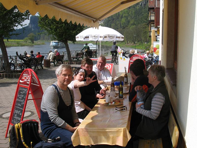 IMG_5785.jpg - Bei unserer Mittagsrast beim Herrmann in Rathen.