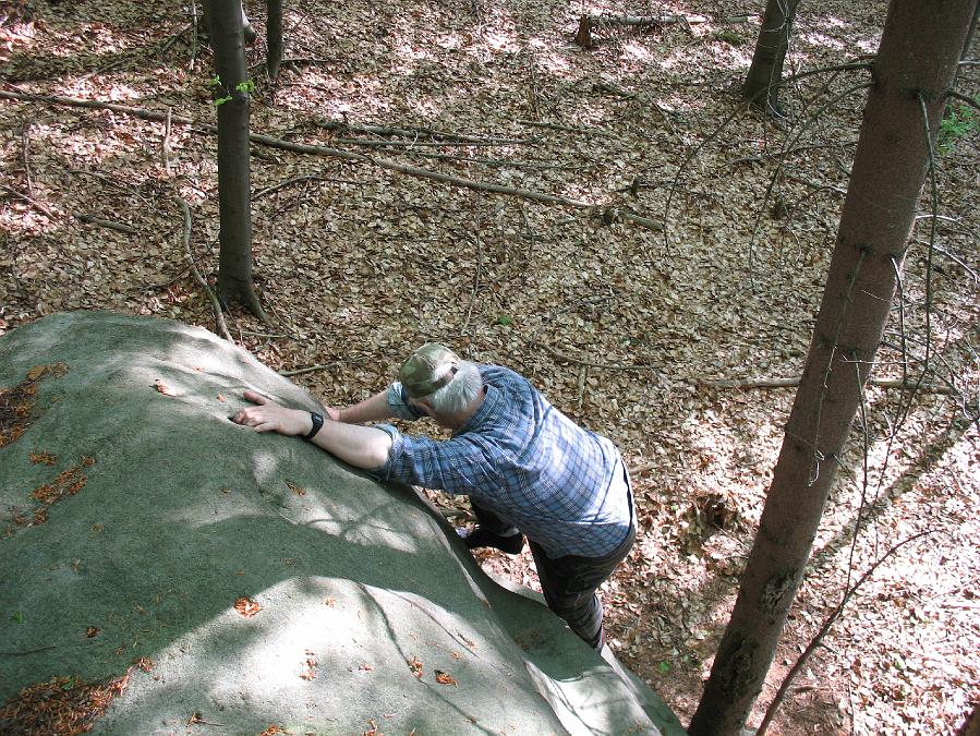 IMG_7939.JPG - Jetzt ist die andere Hand am Fingerloch und schon kann hochgetreten werden.