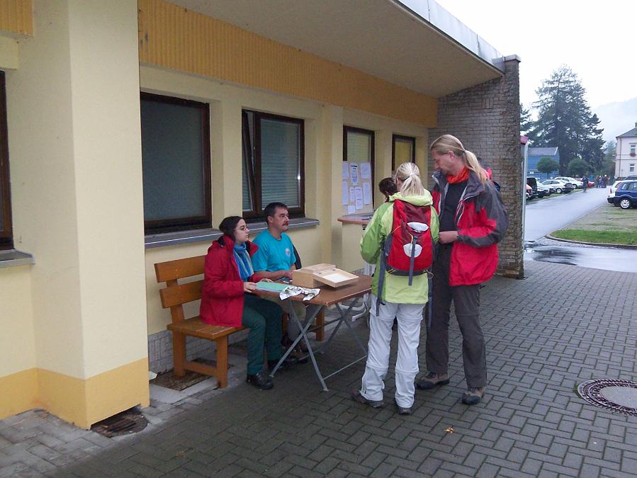 02.jpg - Start am Gemeindegebäude in Schmilka, Bild: Ralf