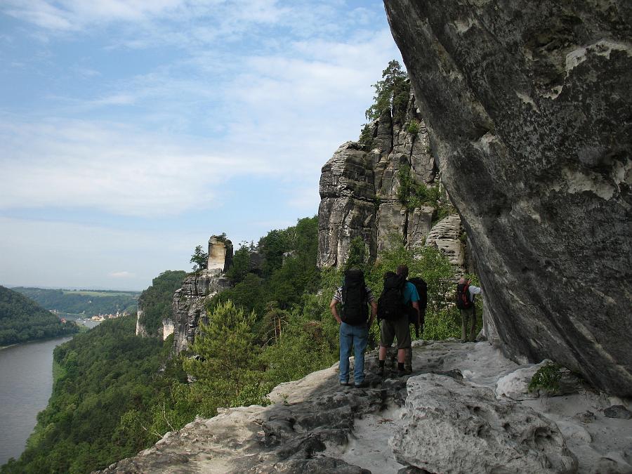 IMG_9805.JPG - Auf der Rahm-Hanke kommen wir dem Wartturm näher.