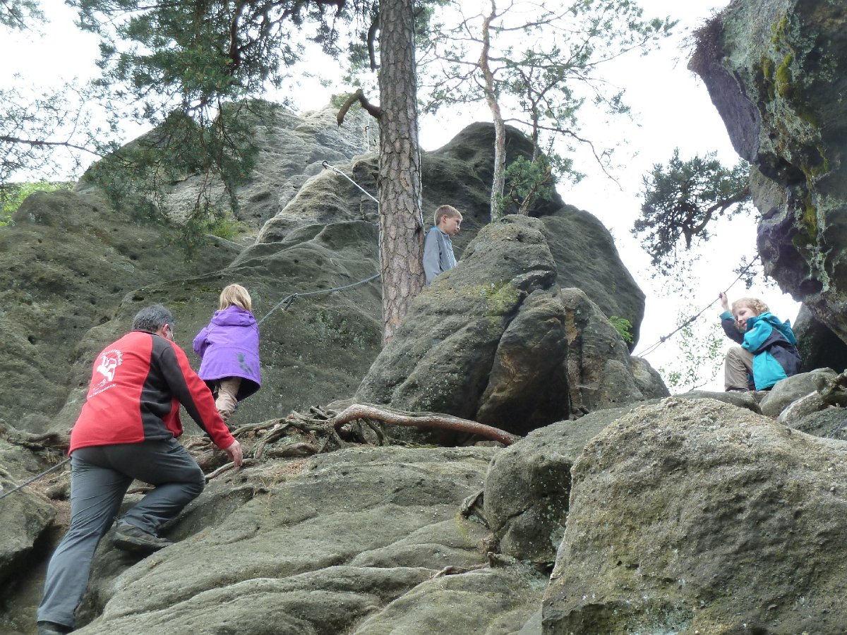 P1050896.JPG - Am Ende des  Klettersteiges am Jonsdorfer Nonnenfelsen.